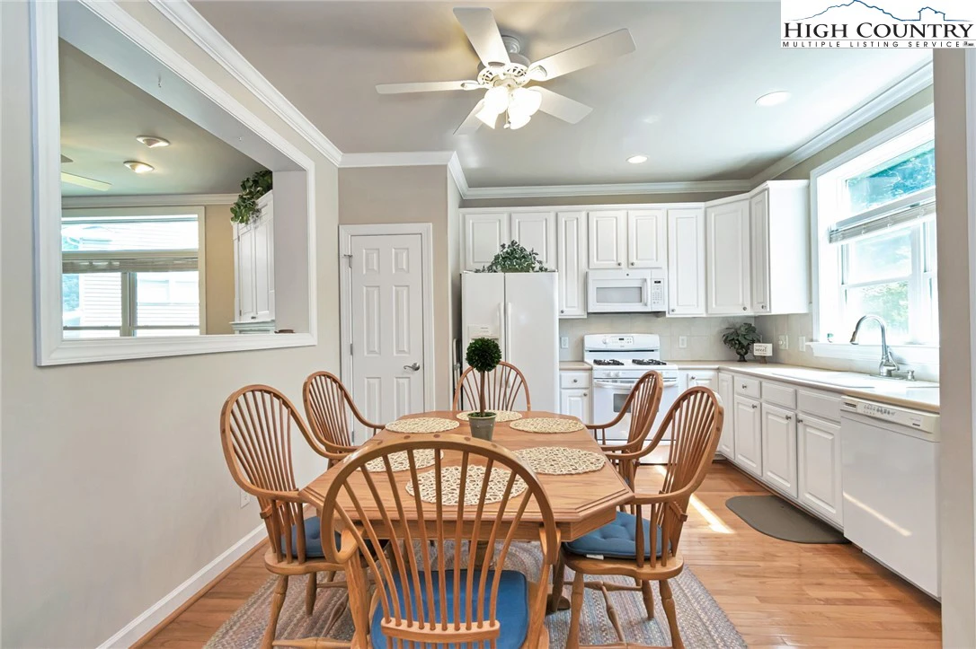 Image number 3 for the current listing