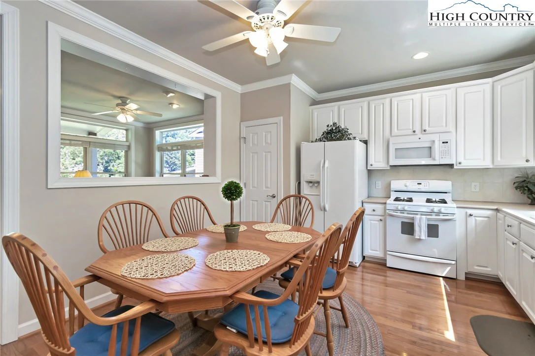 Image number 12 for the current listing