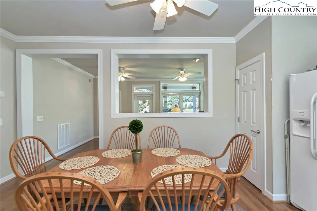 Image number 1 for the current listing