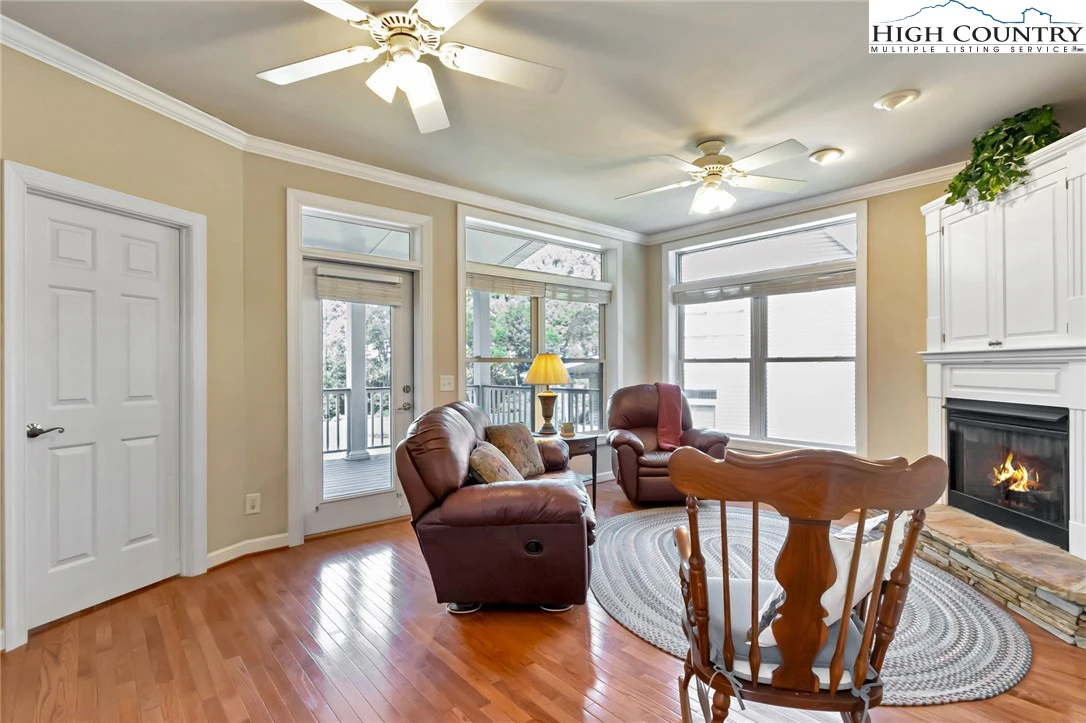 Image number 6 for the current listing
