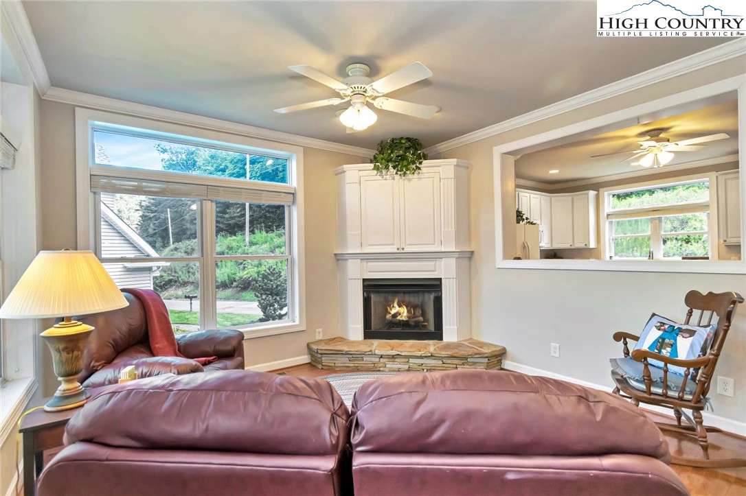 Image number 21 for the current listing