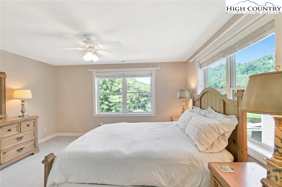 Image number 4 for the current listing