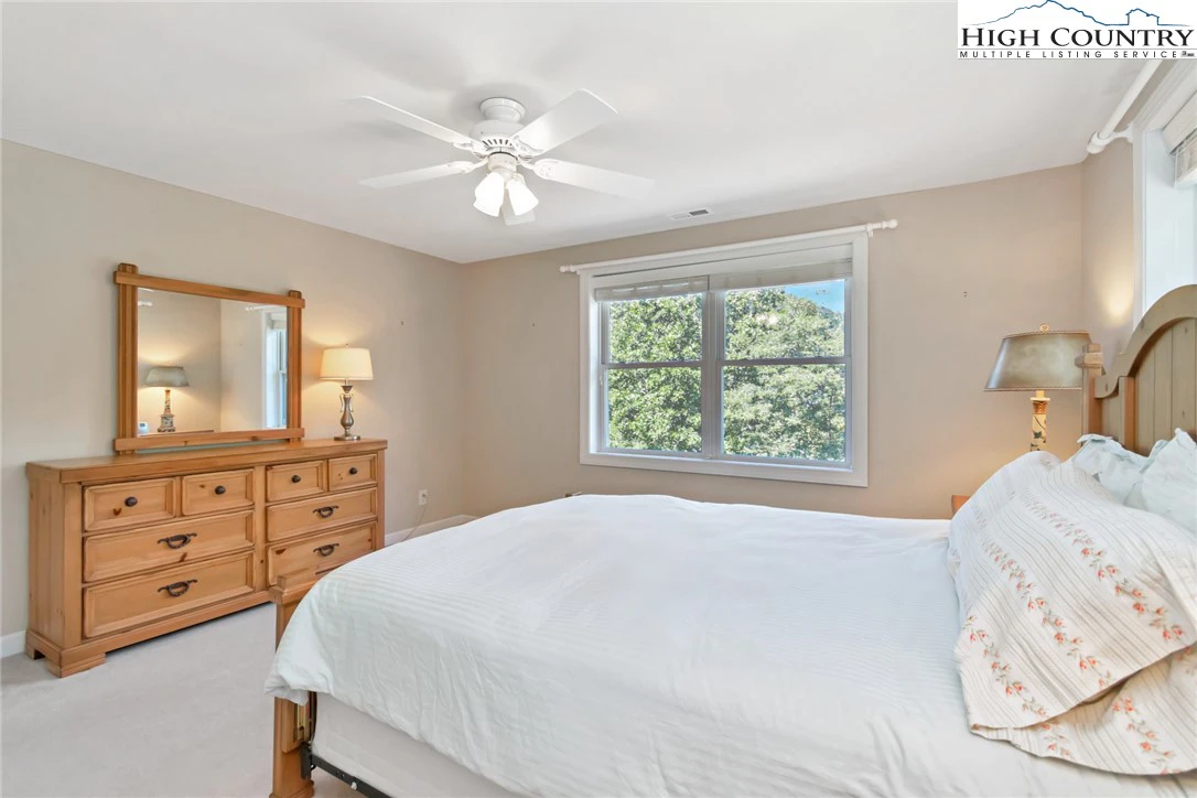 Image number 2 for the current listing