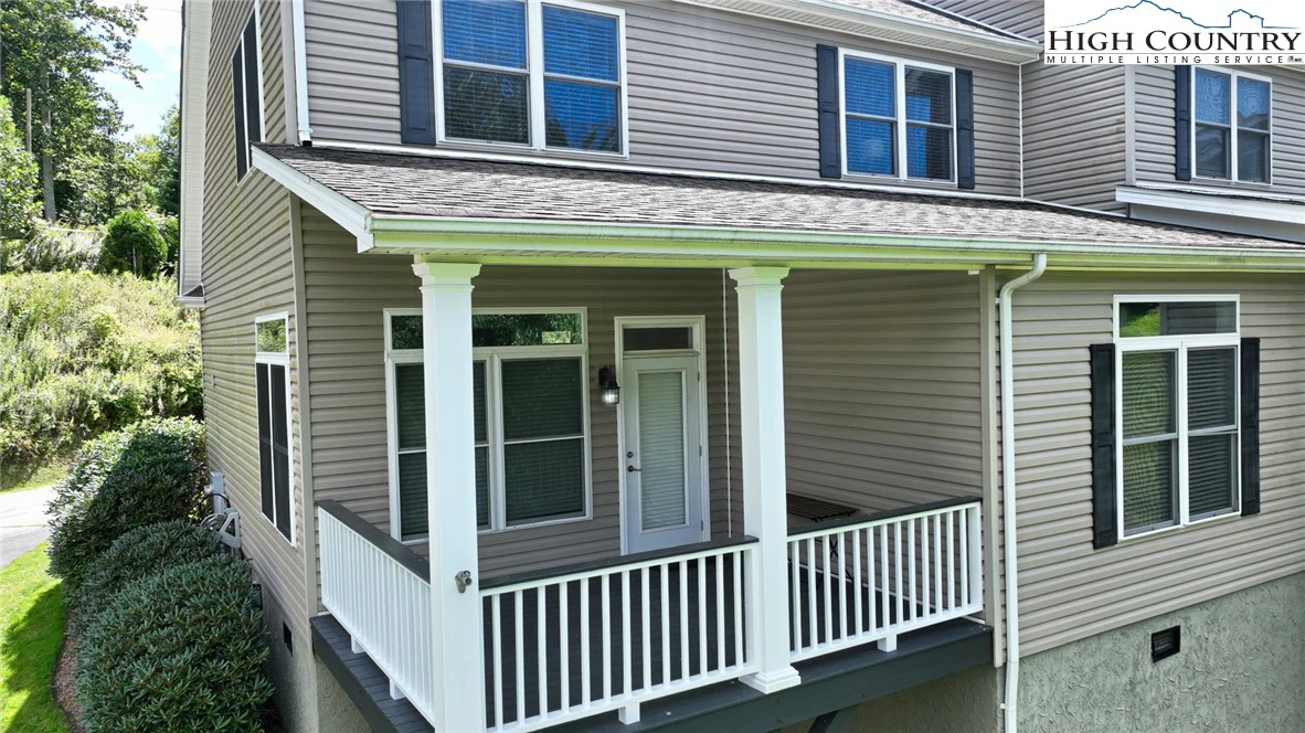 Image number 14 for the current listing