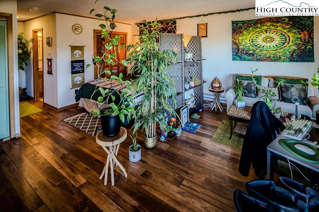 Image number 12 for the current listing