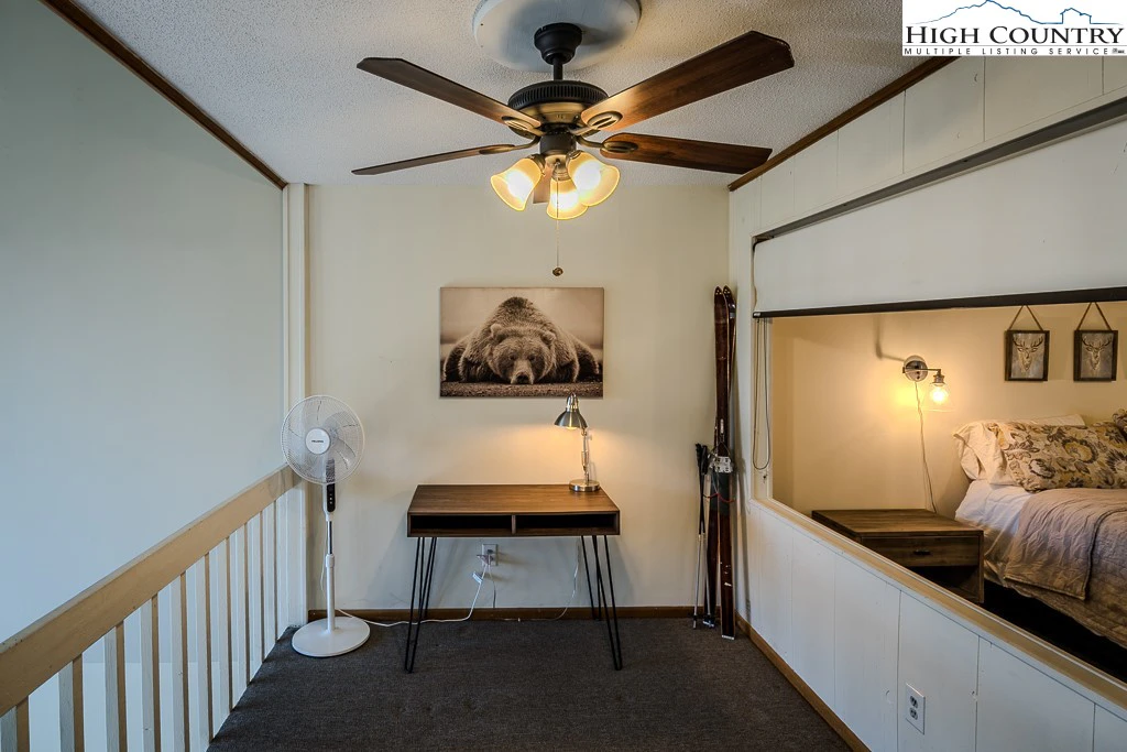 Image number 7 for the current listing
