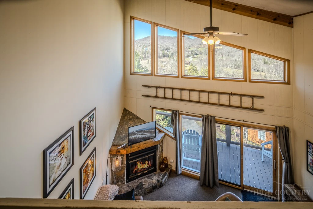 Image number 16 for the current listing
