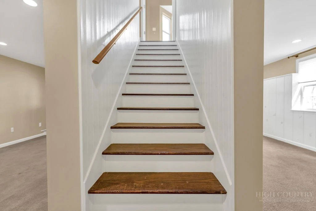 Image number 6 for the current listing