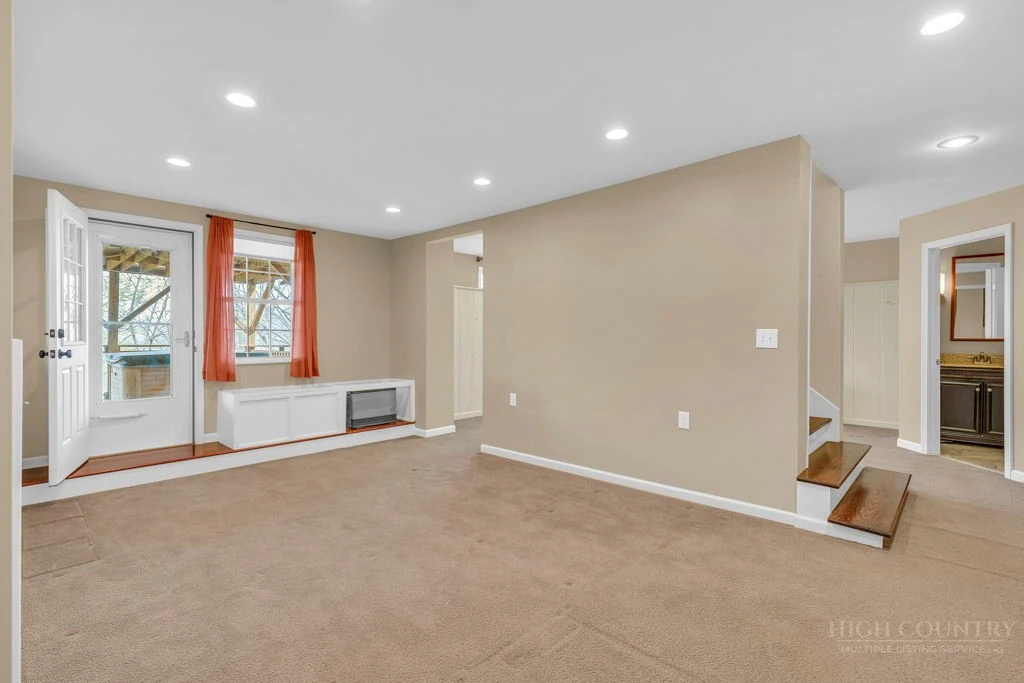 Image number 7 for the current listing