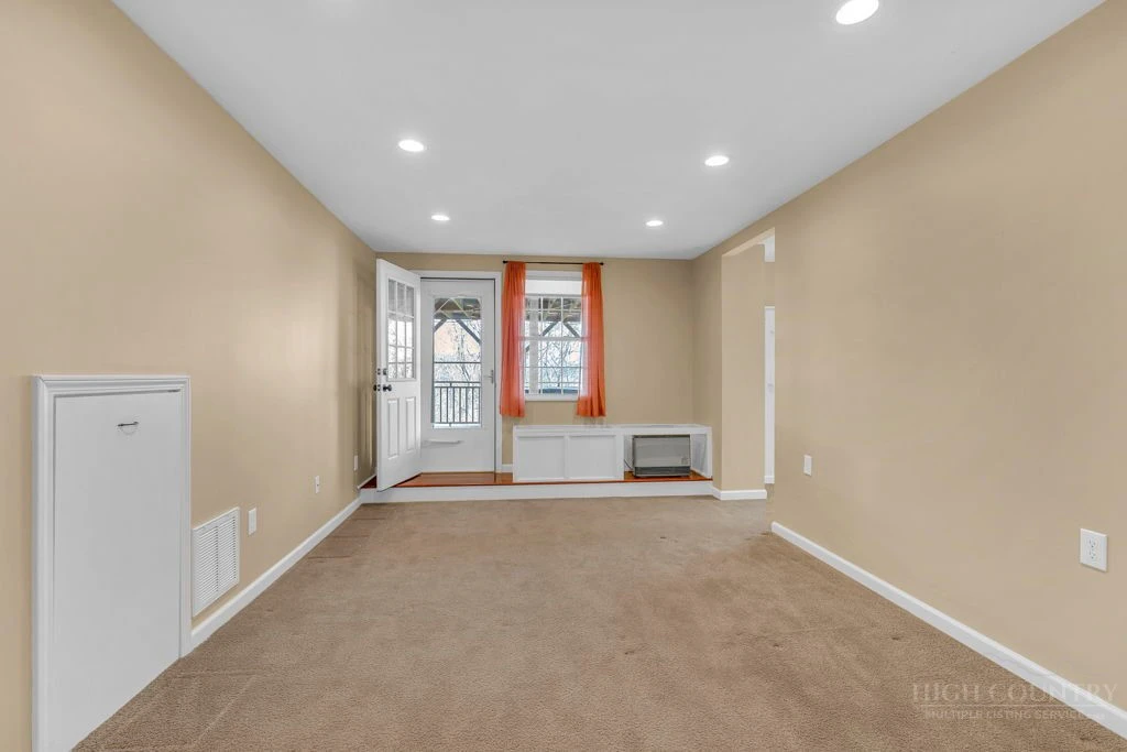 Image number 10 for the current listing