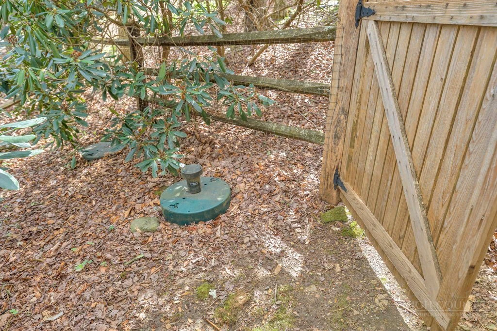 Image number 21 for the current listing