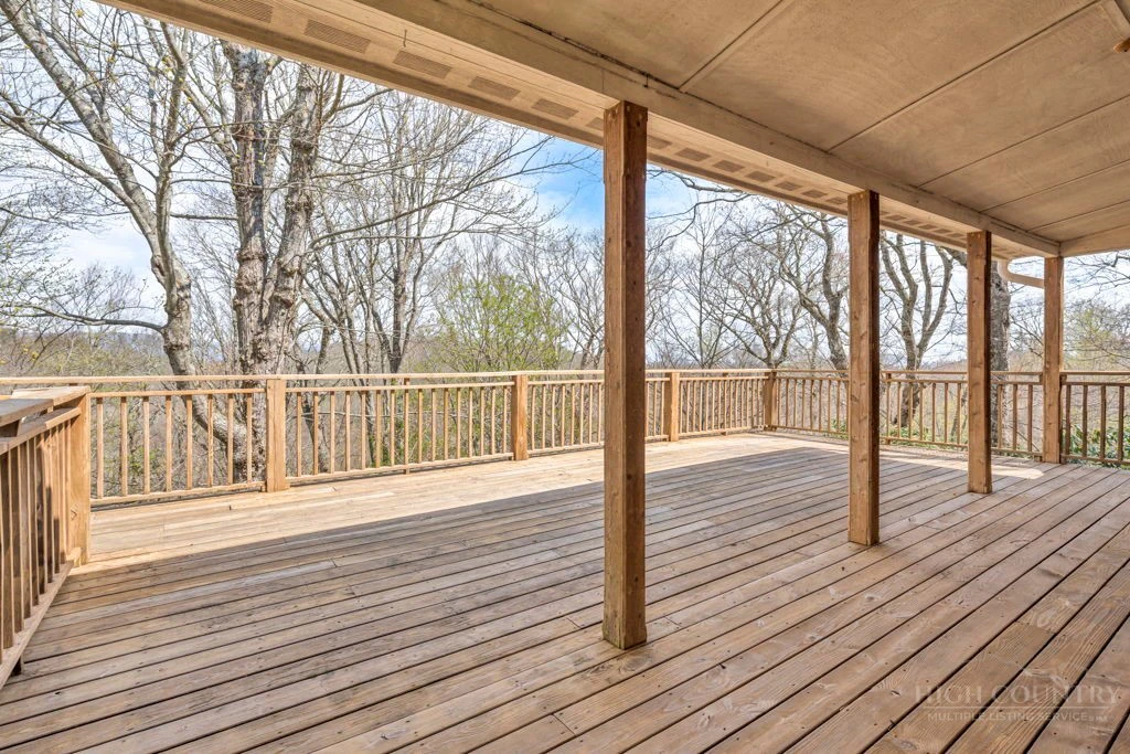 Image number 10 for the current listing