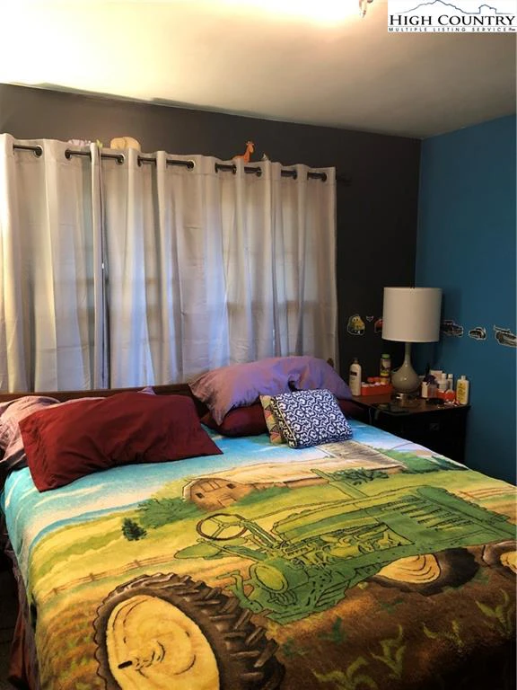 Image number 5 for the current listing