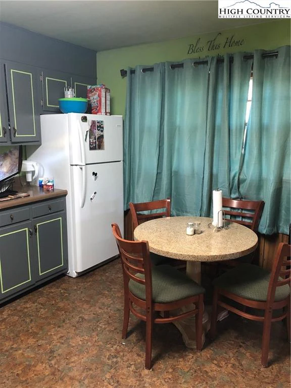 Image number 12 for the current listing