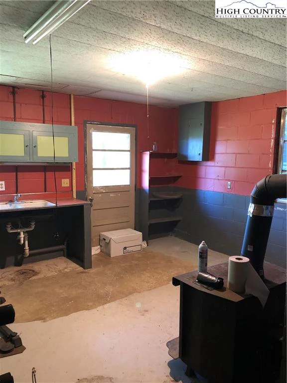Image number 14 for the current listing