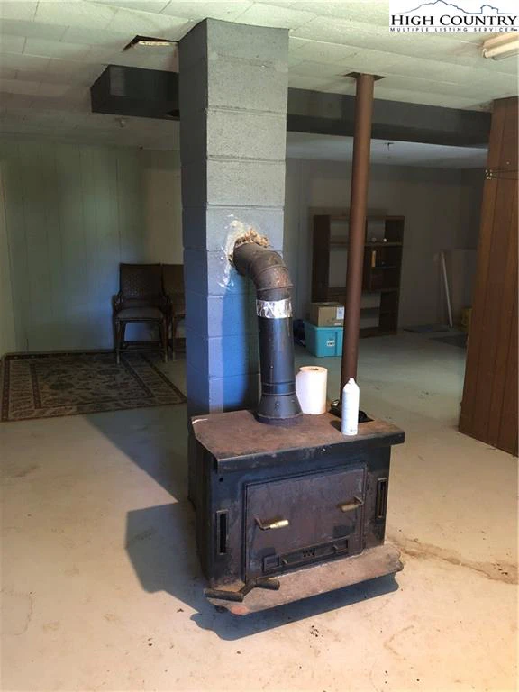Image number 15 for the current listing