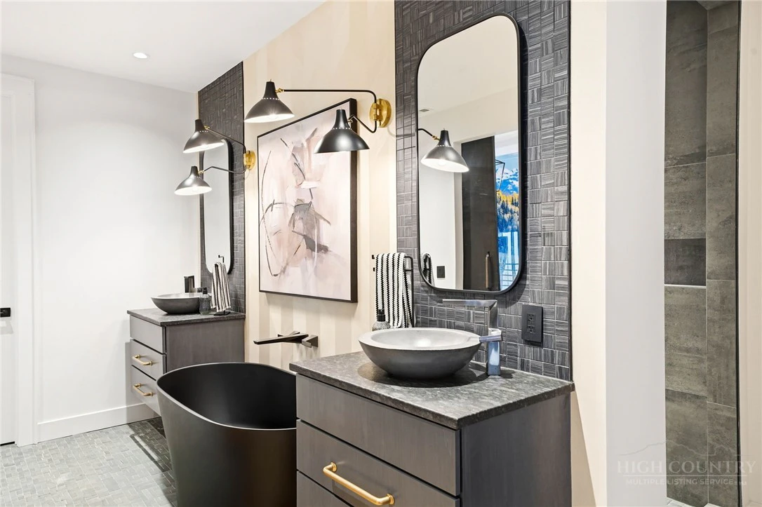 Image number 6 for the current listing
