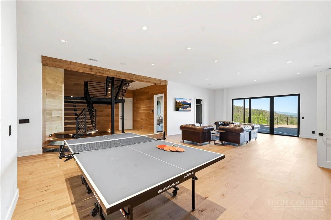 Image number 2 for the current listing