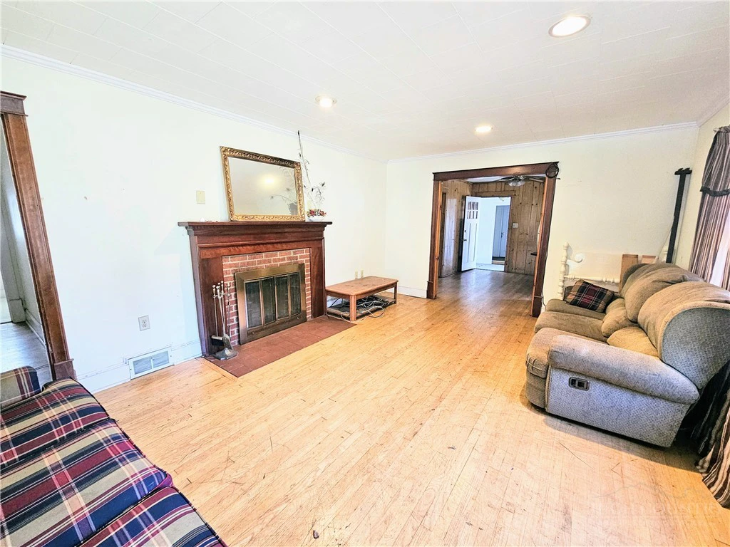 Image number 30 for the current listing