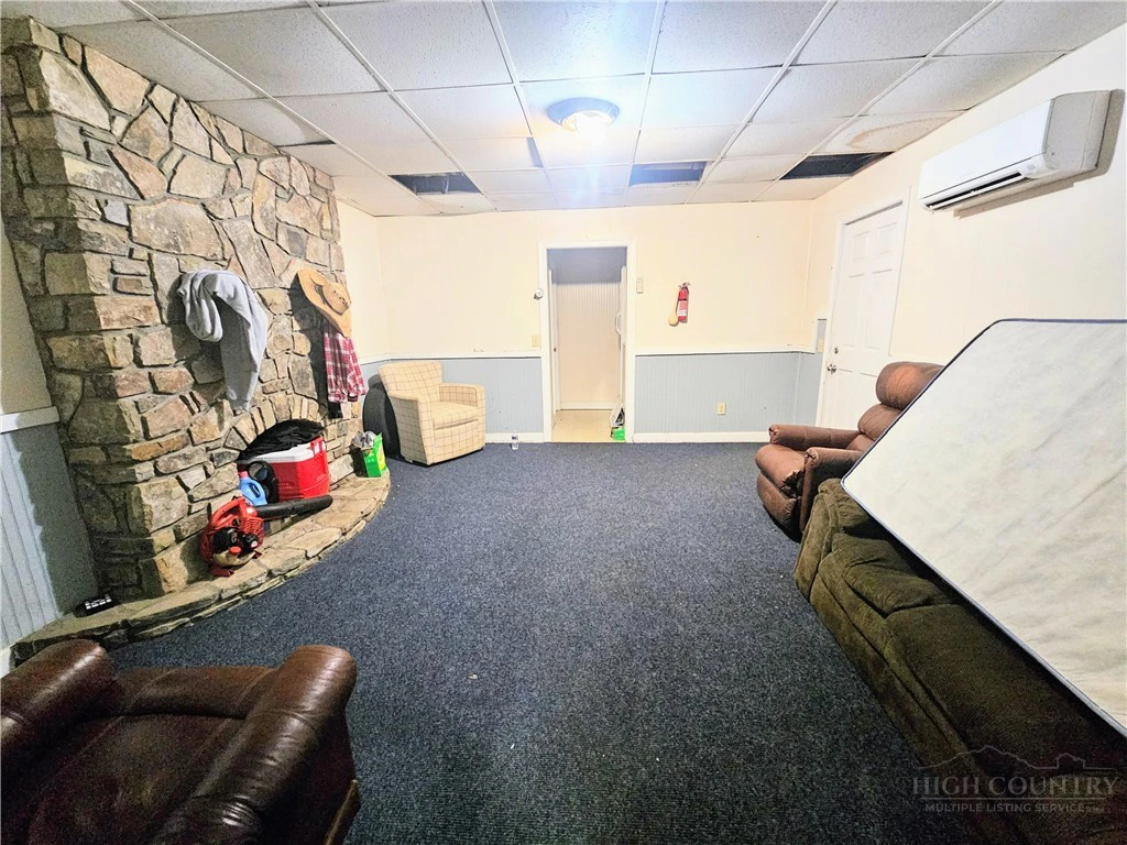 Image number 2 for the current listing