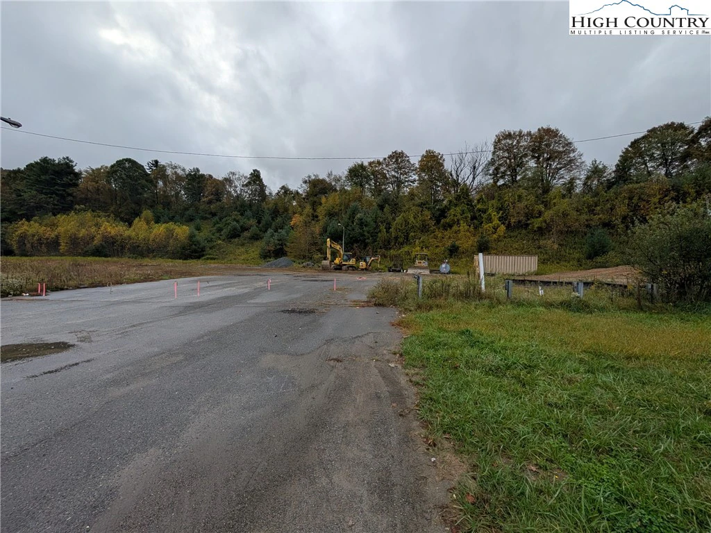 Image number 4 for the current listing