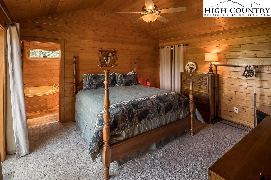 Image number 3 for the current listing