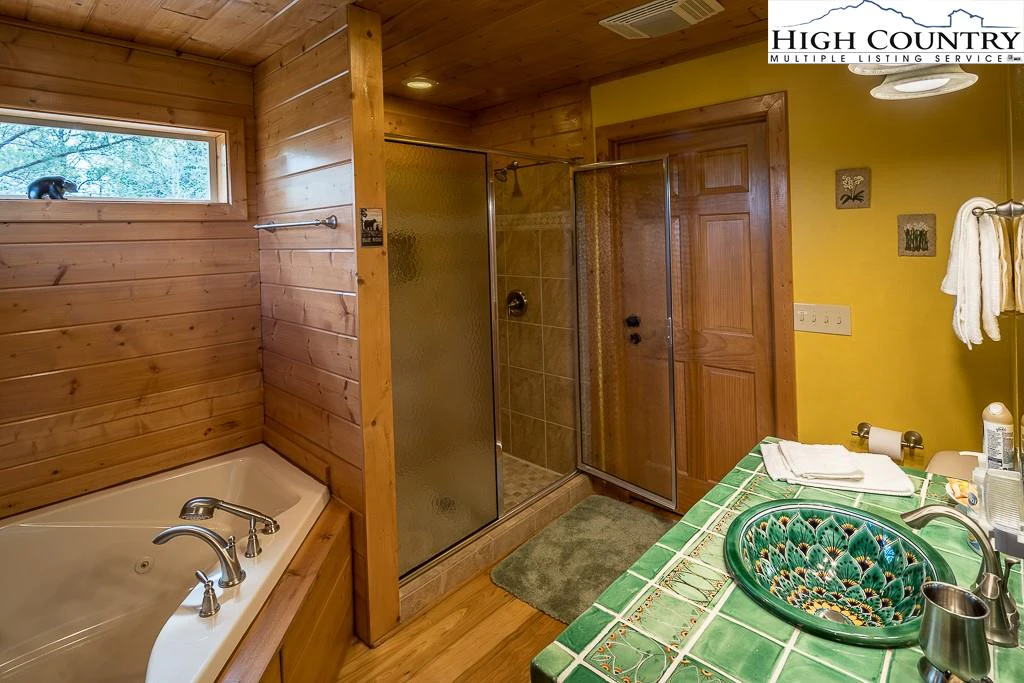 Image number 6 for the current listing