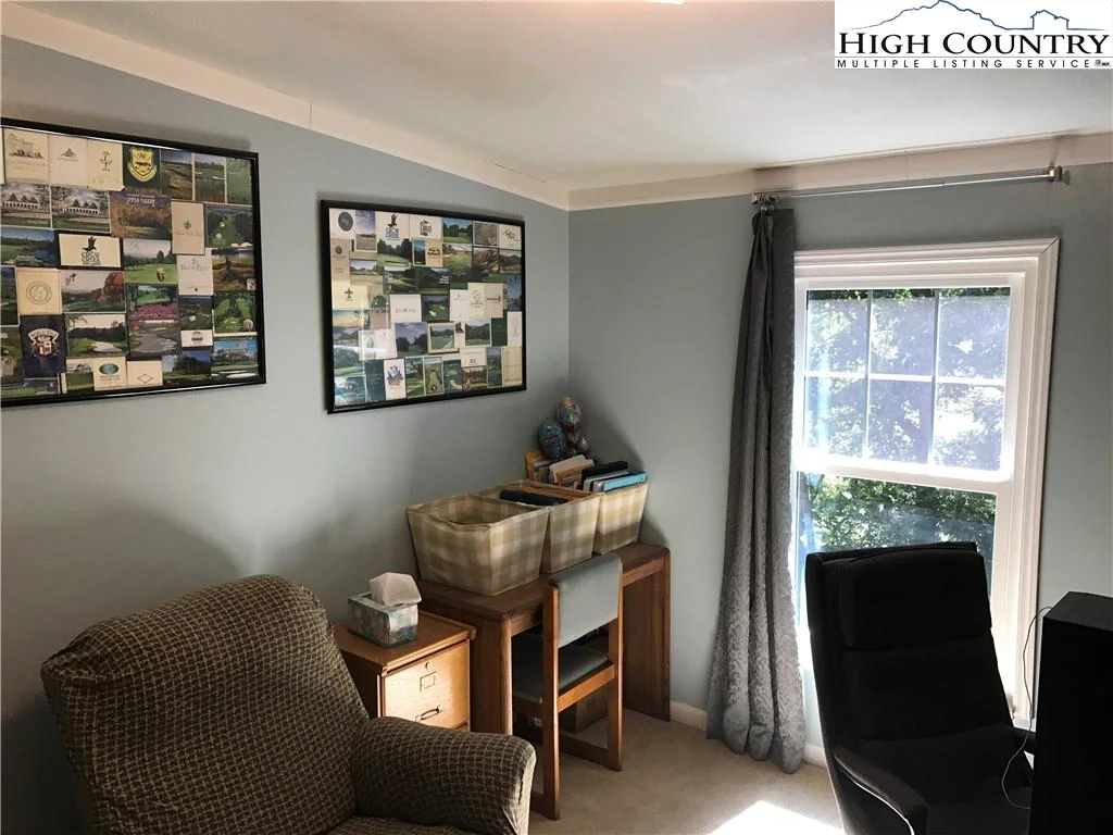 Image number 4 for the current listing