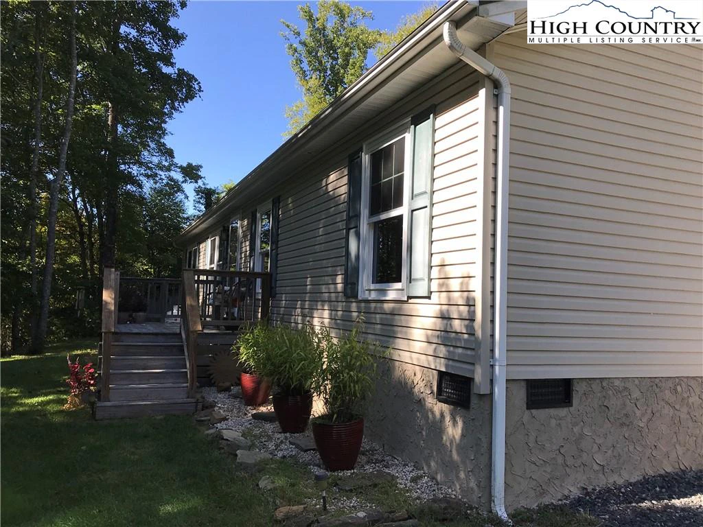 Image number 15 for the current listing
