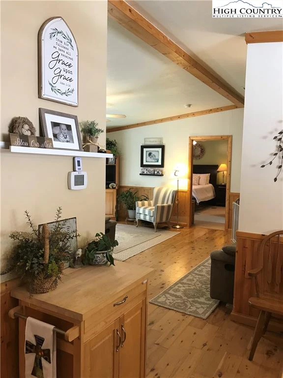 Image number 20 for the current listing