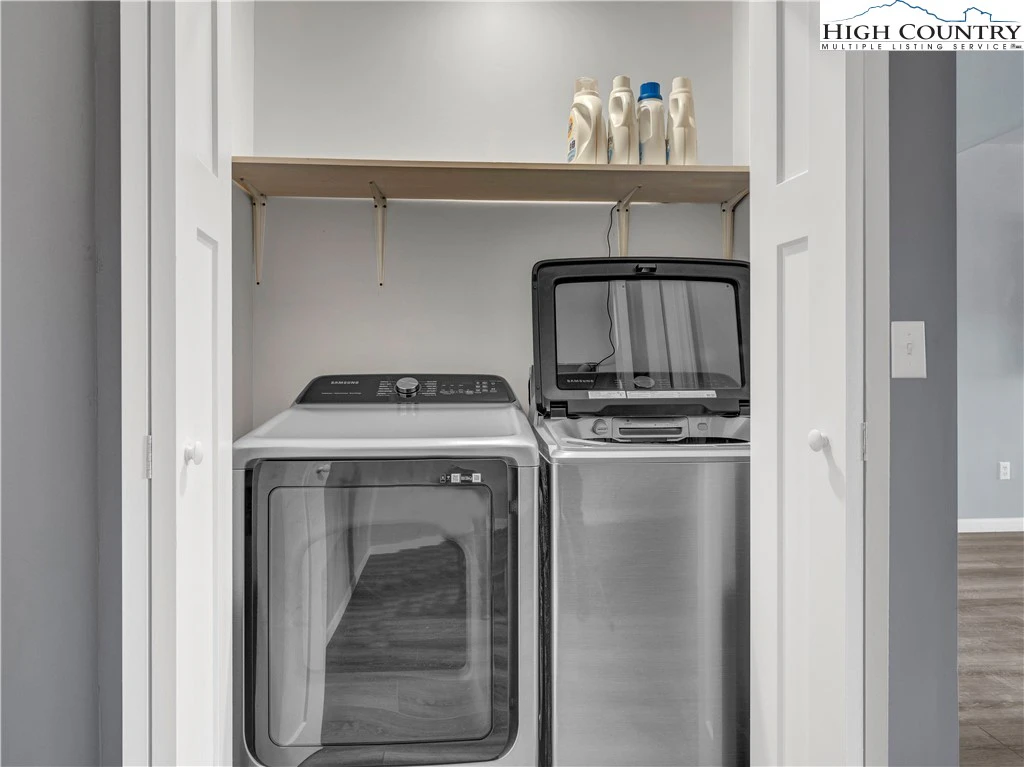 Image number 9 for the current listing