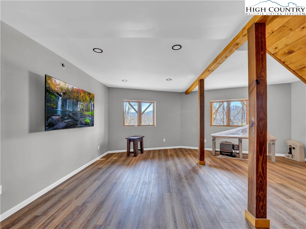 Image number 10 for the current listing