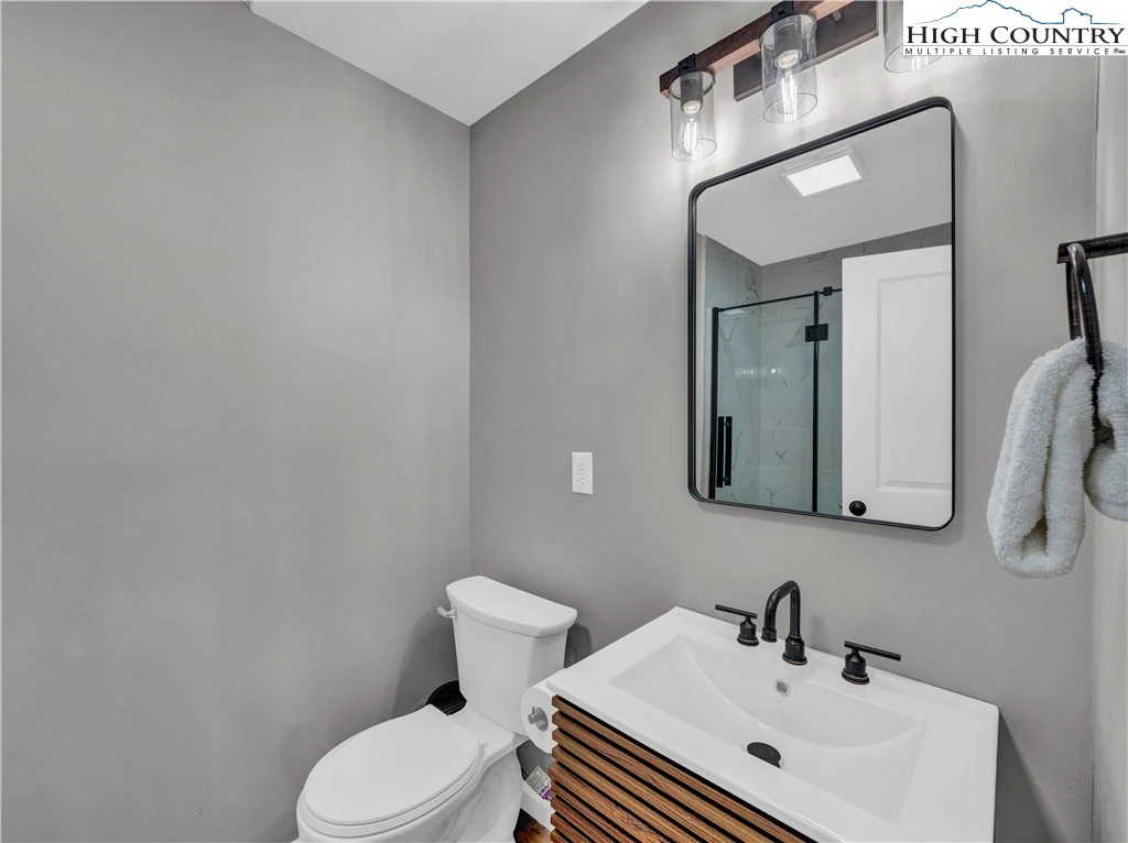 Image number 2 for the current listing