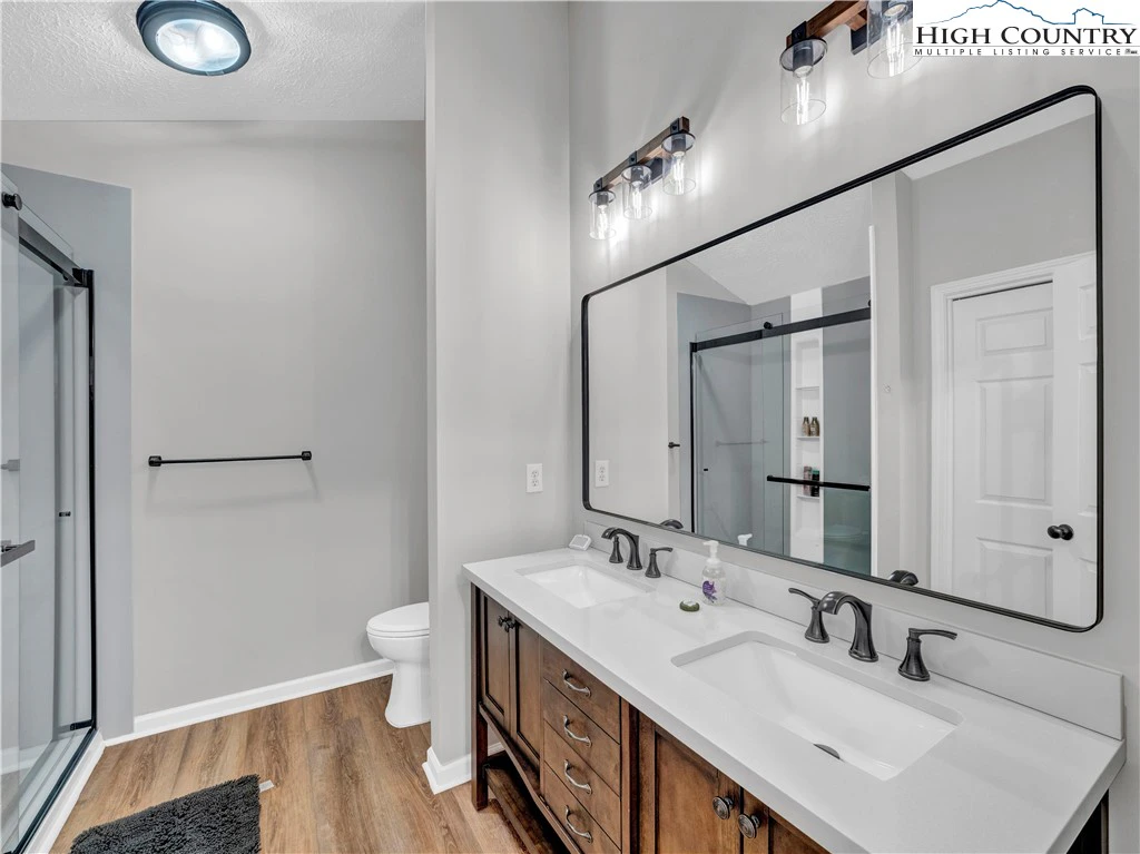 Image number 5 for the current listing