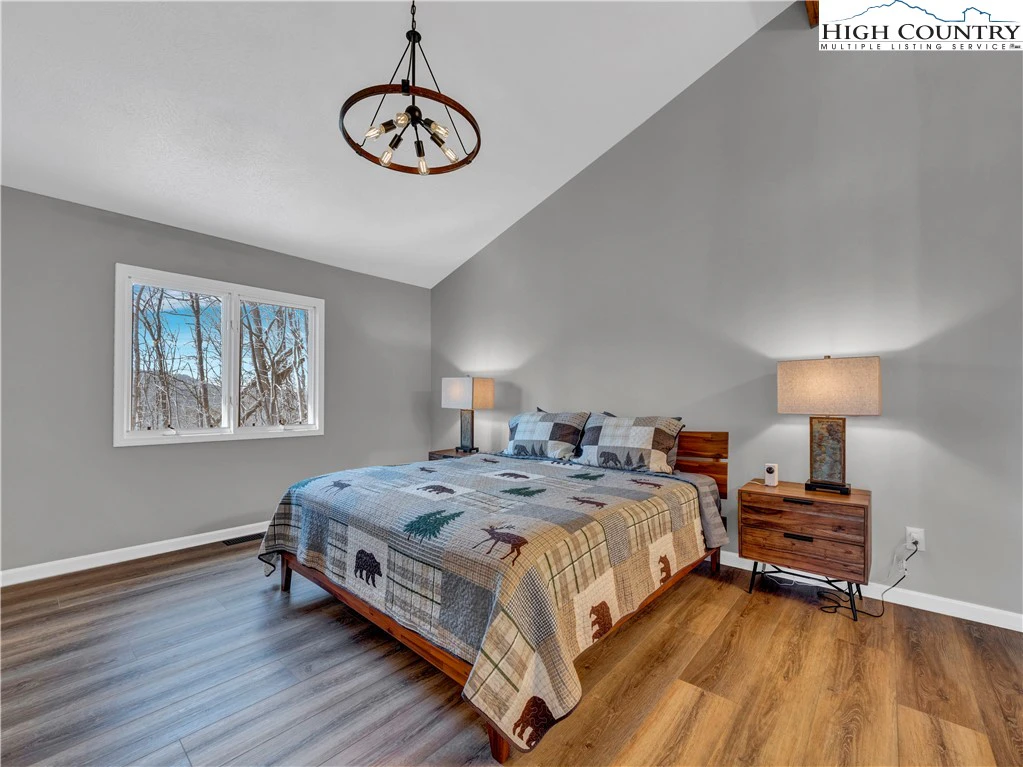 Image number 12 for the current listing