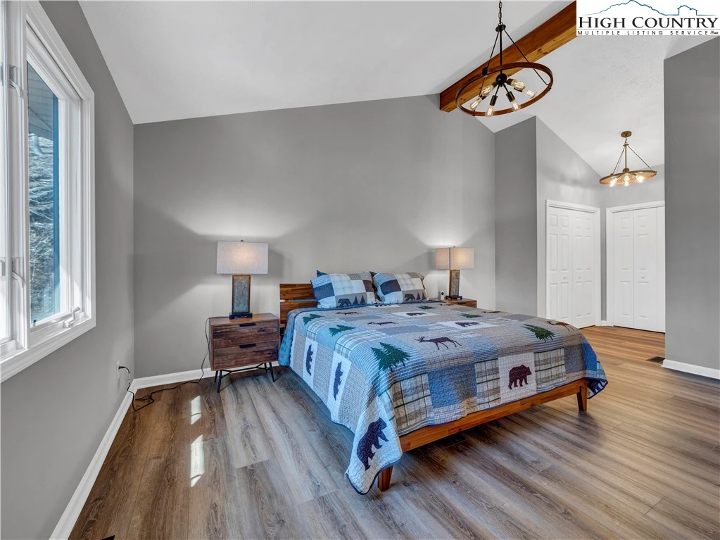 Image number 3 for the current listing