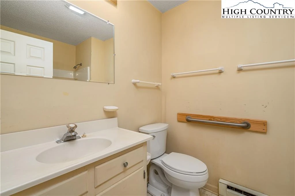 Image number 18 for the current listing