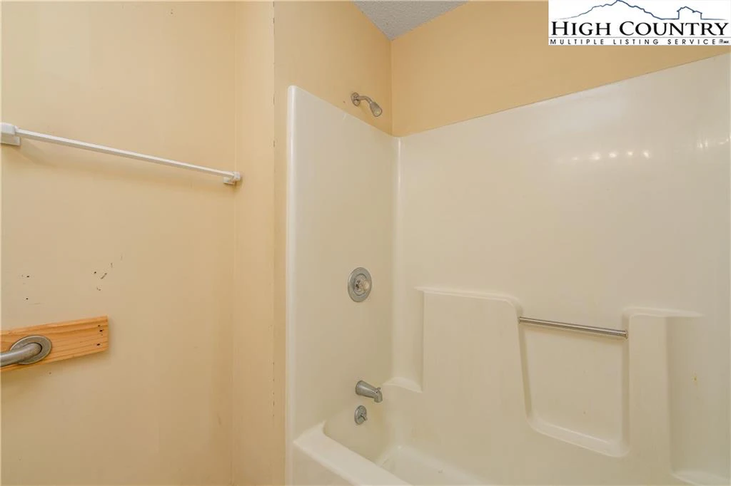 Image number 3 for the current listing