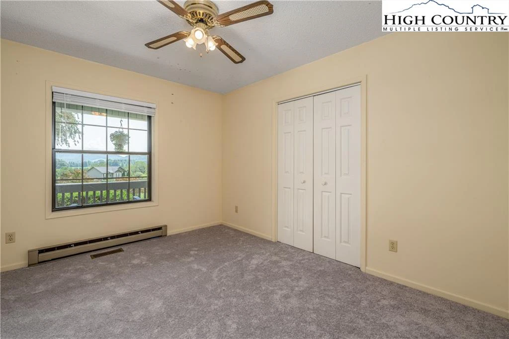 Image number 4 for the current listing