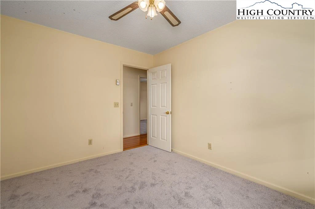 Image number 5 for the current listing