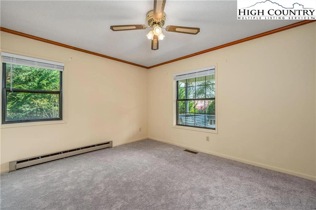 Image number 6 for the current listing