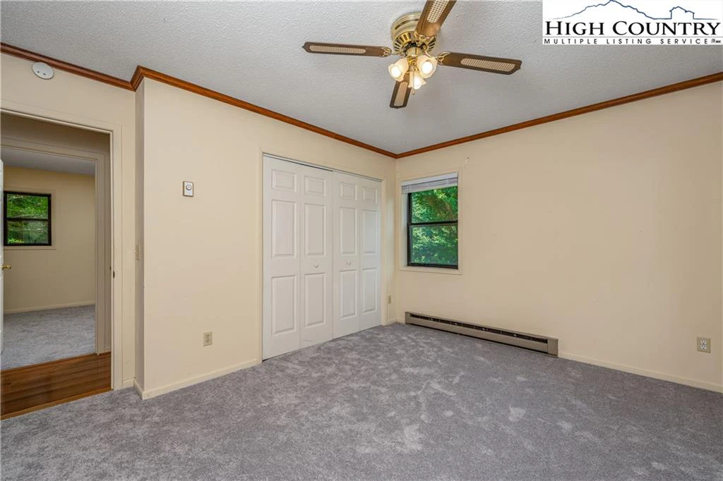 Image number 7 for the current listing