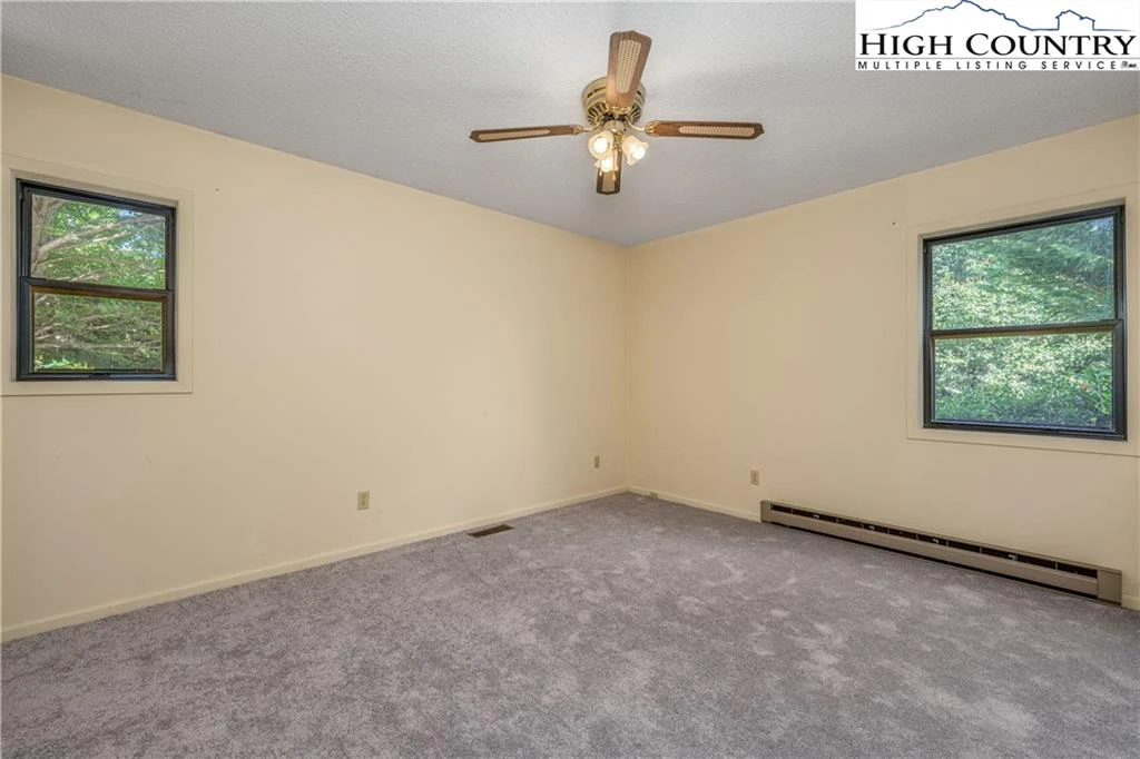 Image number 8 for the current listing