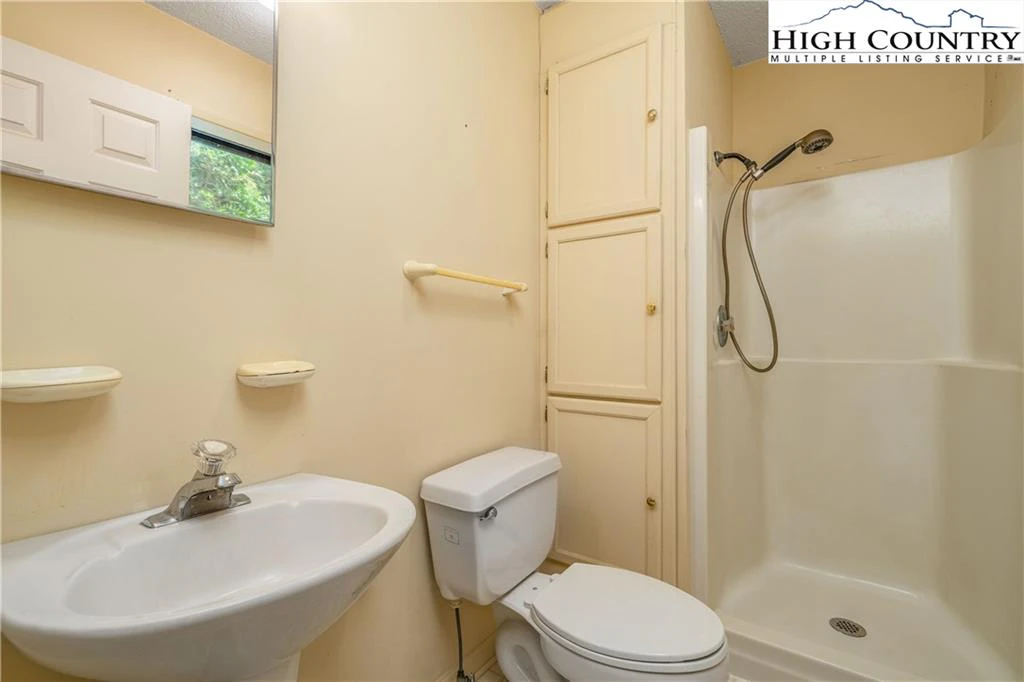 Image number 2 for the current listing