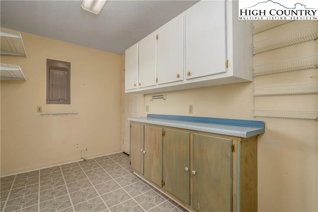 Image number 12 for the current listing