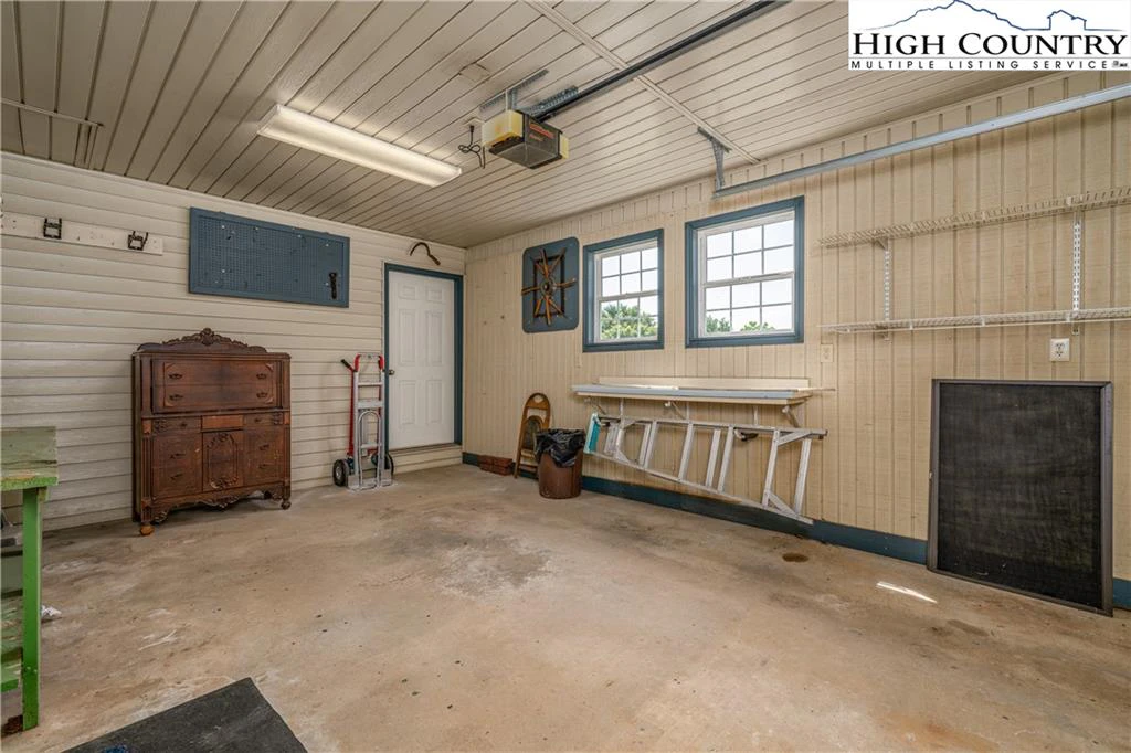 Image number 13 for the current listing