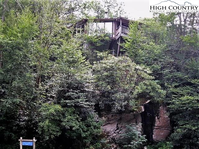 Image number 1 for the current listing