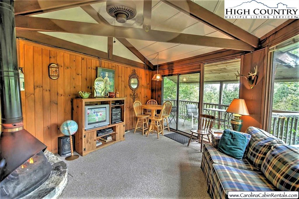 Image number 17 for the current listing