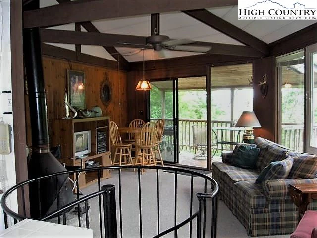Image number 16 for the current listing