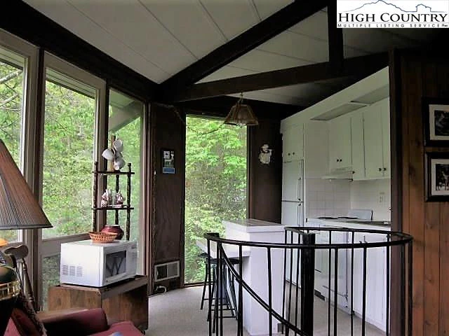 Image number 15 for the current listing
